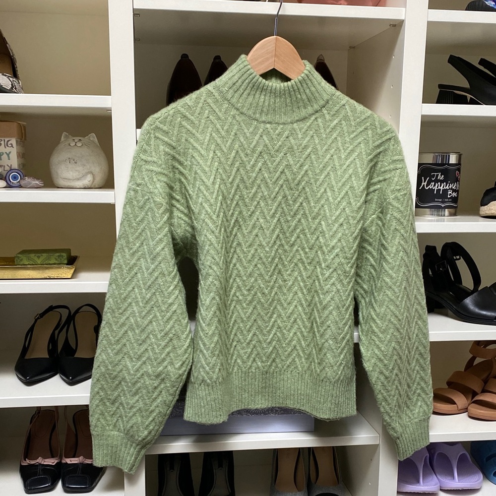 Vero Moda Green Cowl Neck Sweater. Like NEW. Size XS.